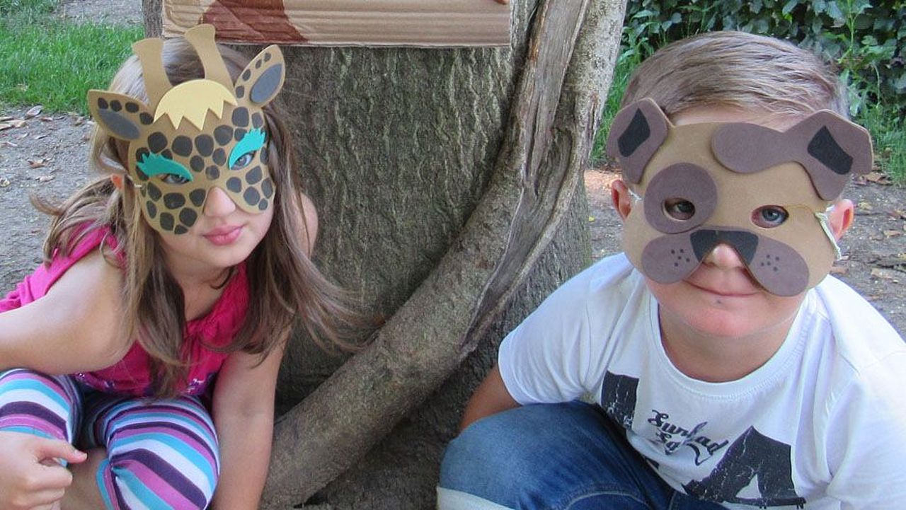 Jahreszeiten-Aktionen: Maskierte Kinder ©OroVerde