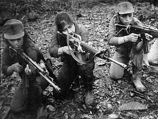 Frauen der EGP in den Reihen der Guerilla ©AlbertRA Kämpferinnen in den Reihen der Guerilla.