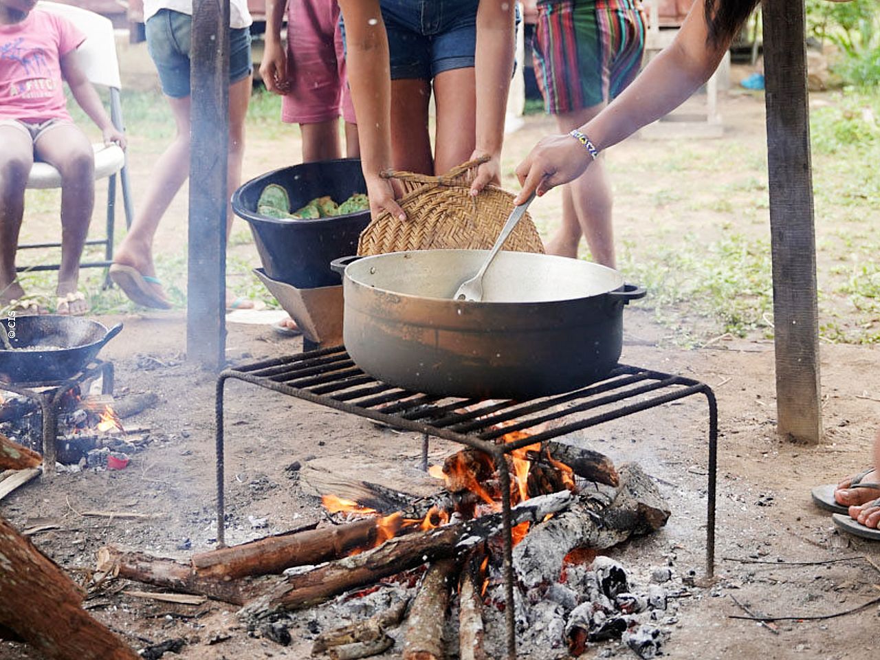 Frauen kochen gemeinsam ©R.Jantz